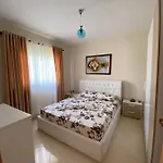 Rori's Qerret Διαμέρισμα Golem (Tirana)